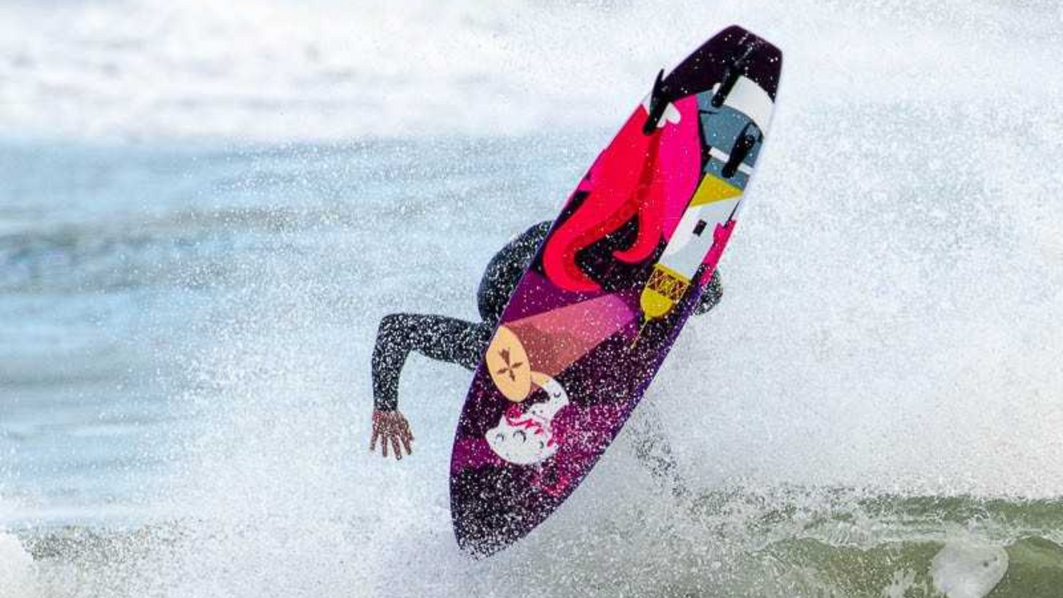 Surfer sur planche de Surf Zeus Surfboards