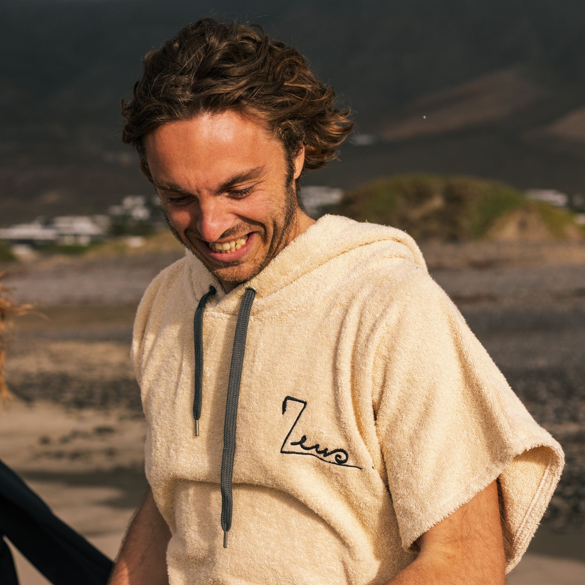 Poncho Zeus Pegaze Beige Poncho Zeus Surf
