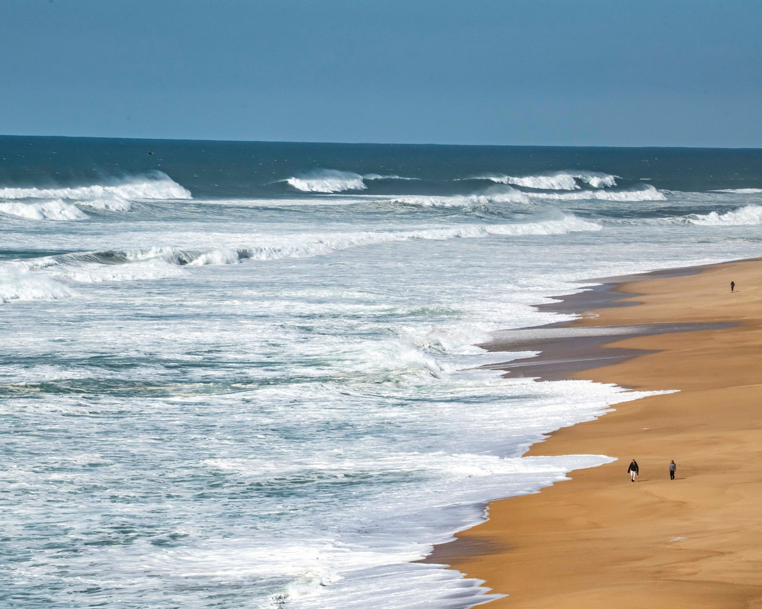Guide pour partir en surf trip by Zeus une marque de surf française - spot de surf au portugal 