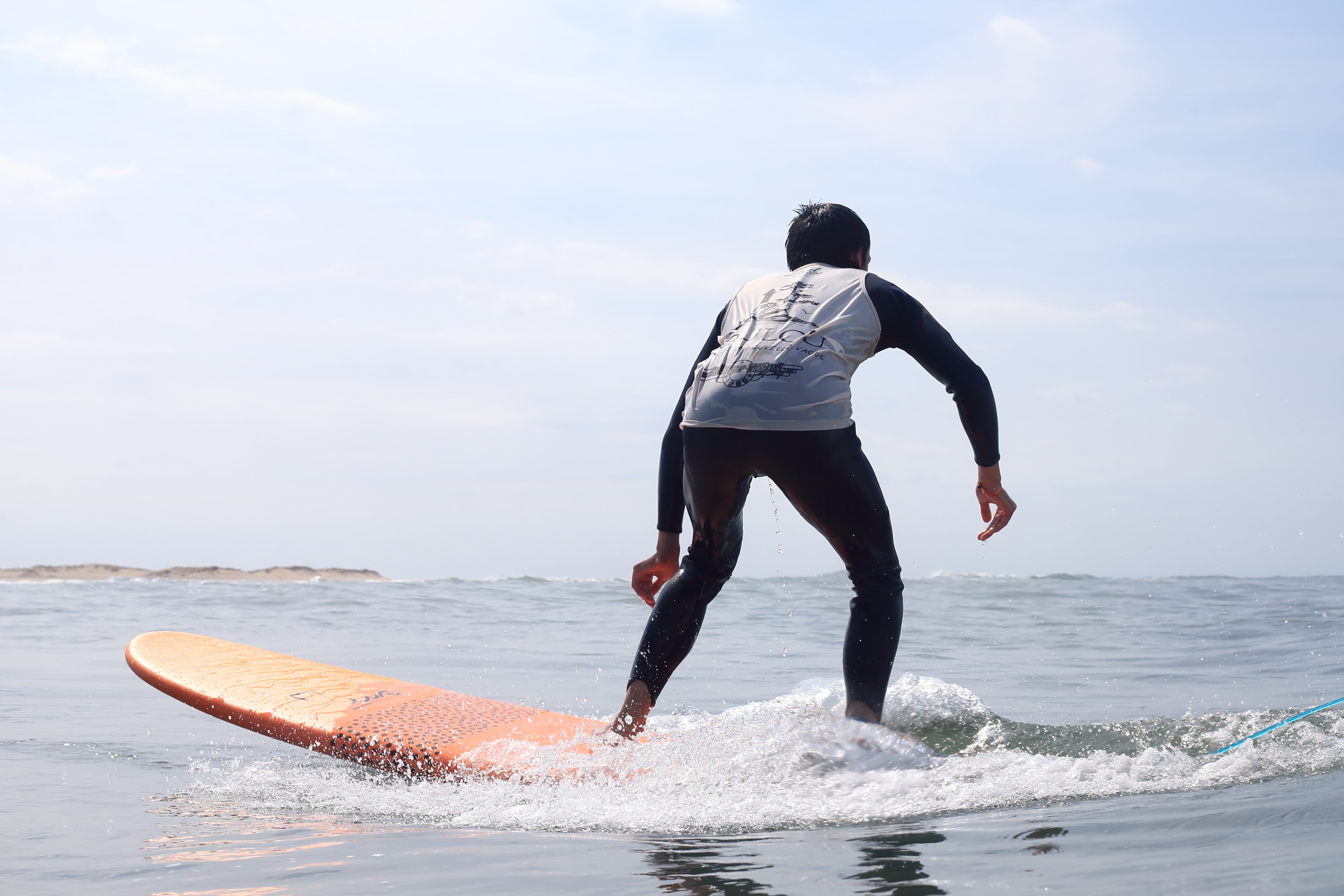 Surfing 101 : Le Guide Ultime pour Débutants - Zeus Surf