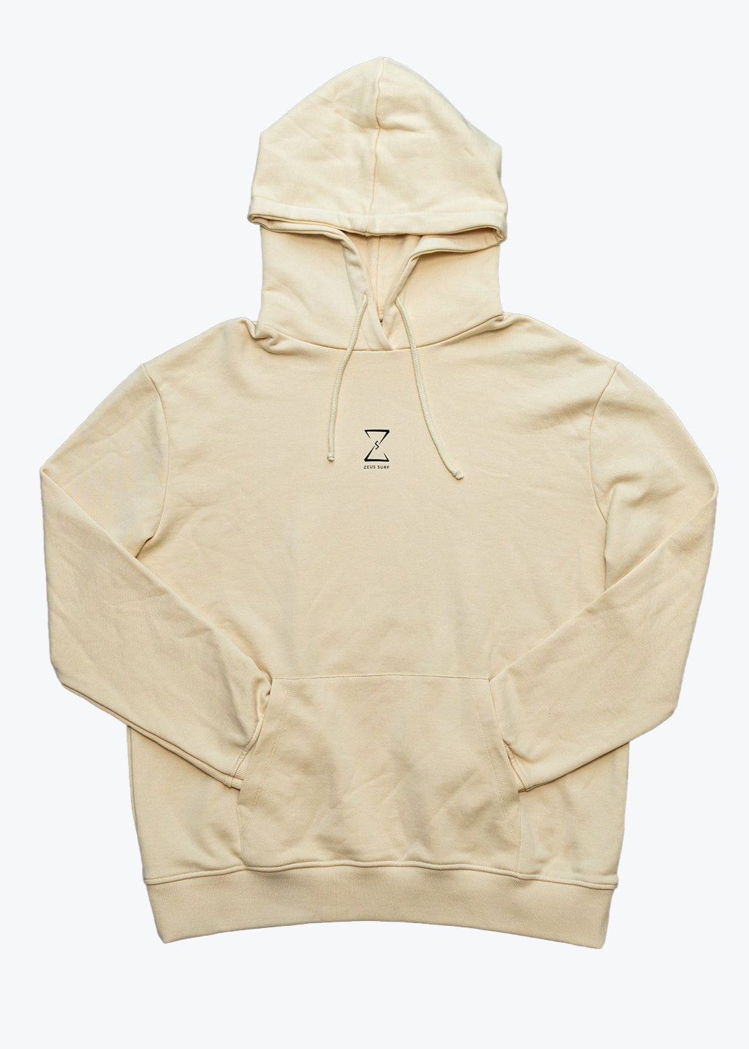 vetement de surf homme hoodie avec capuche beige sur un fond blanc avec un petit logo zeus surf