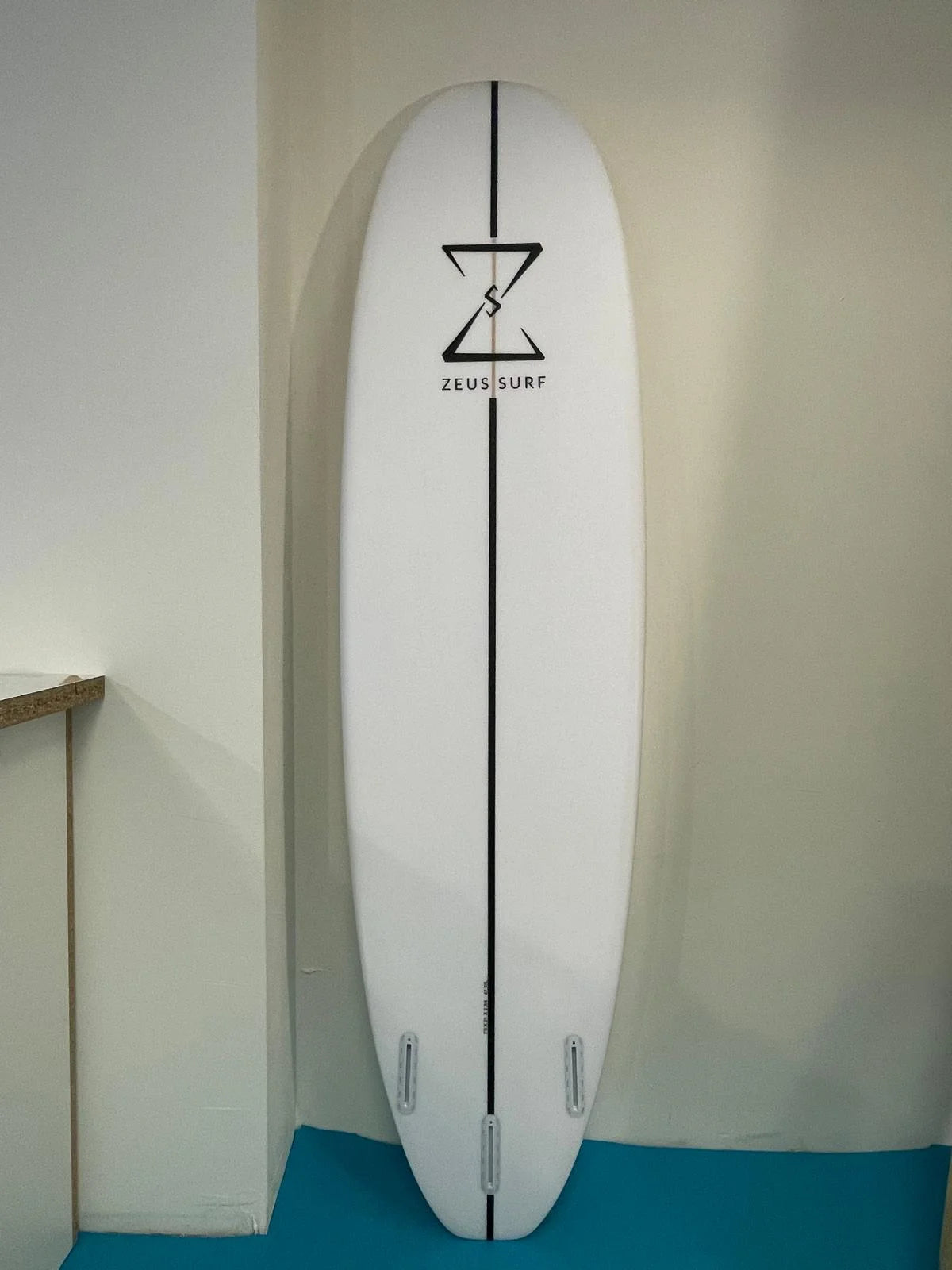 Zeus 7'0 White Squaretail Epoxy - bottom