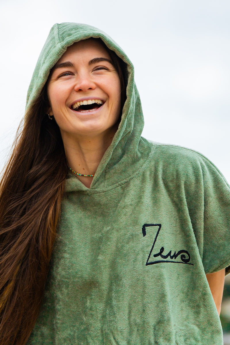 Poncho Zeus